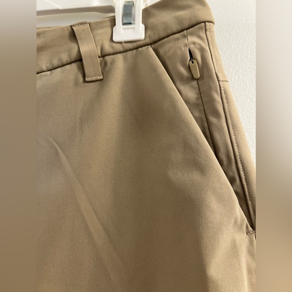 33. Lululemon Commission Classic-Fit Short 7” Warpstreme Khaki Outdoor - Picture 9 of 16